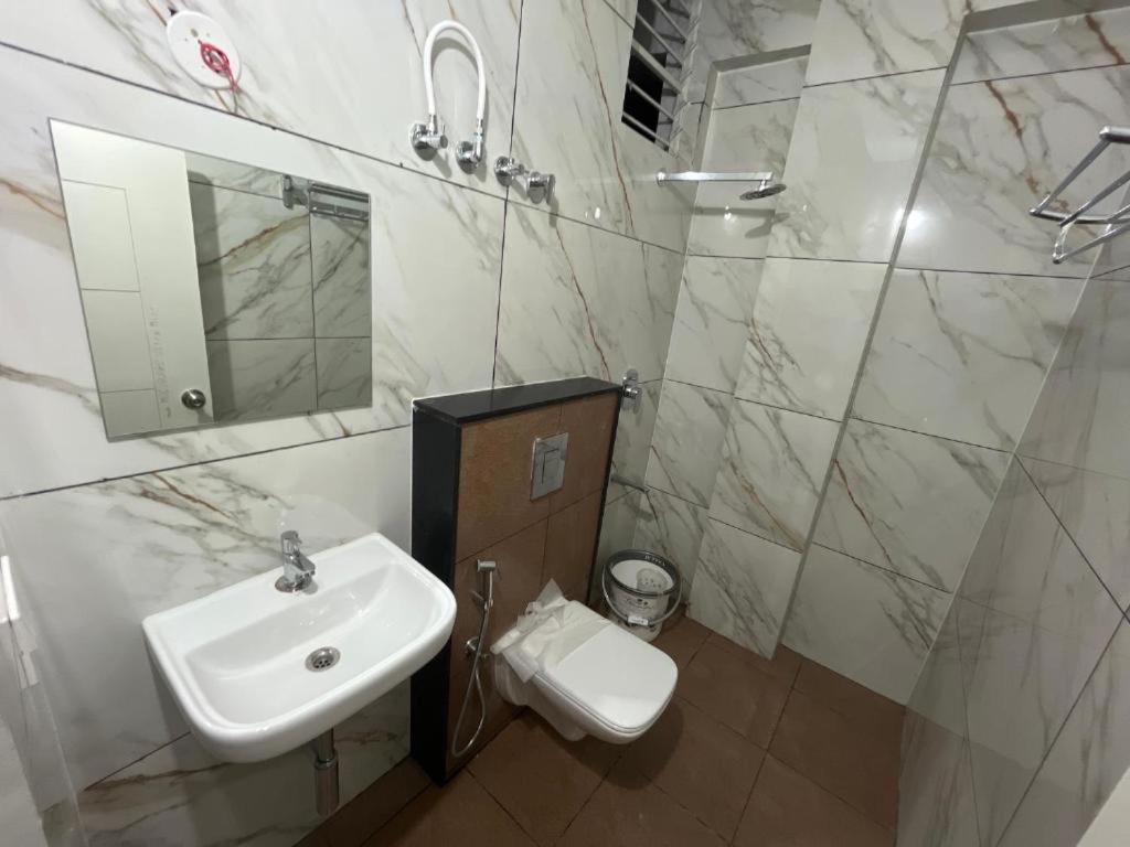 Seema Palace Inn 1 Km From Railwaystaion Mysore Extérieur photo
