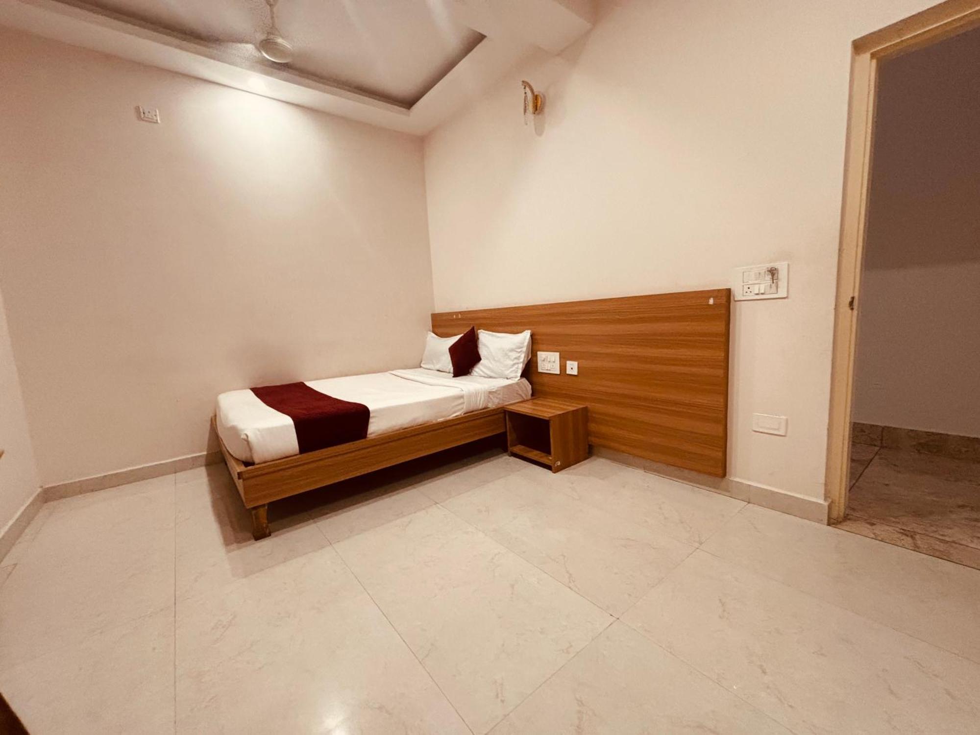 Seema Palace Inn 1 Km From Railwaystaion Mysore Extérieur photo